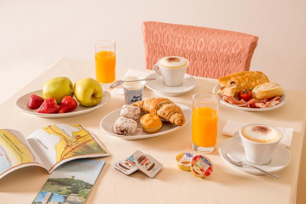 Tris Hotel Orbetello Buitenkant foto