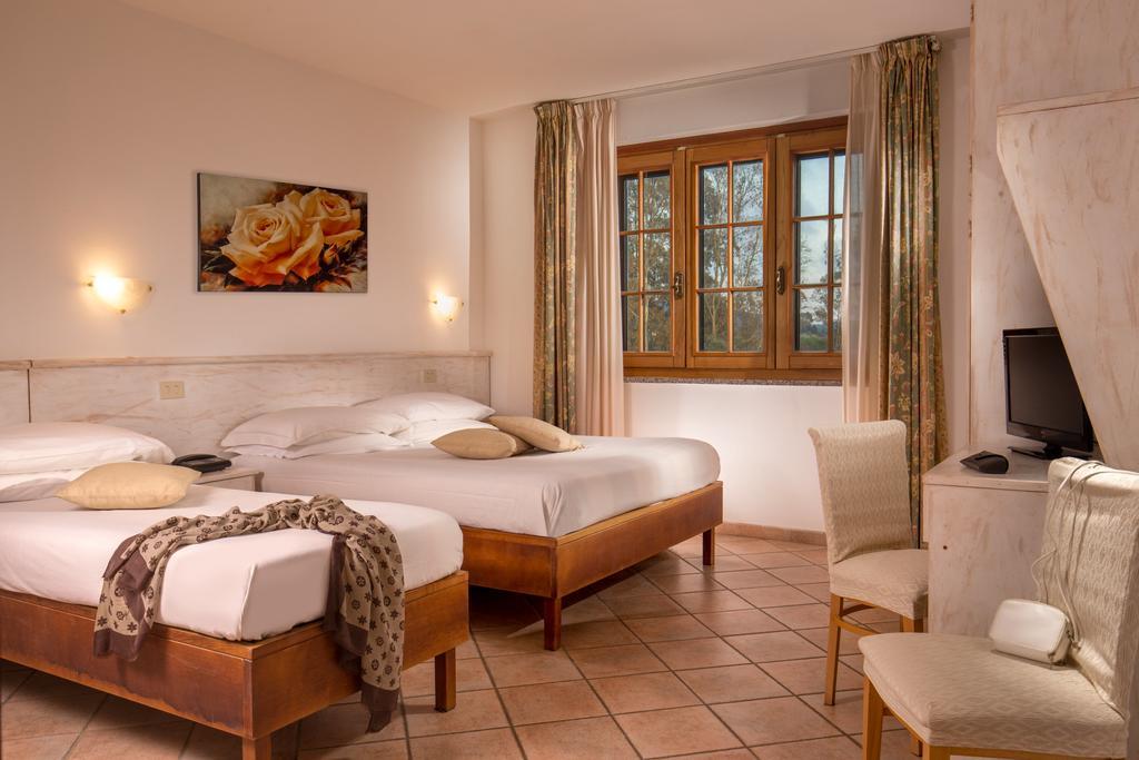 Tris Hotel Orbetello Buitenkant foto