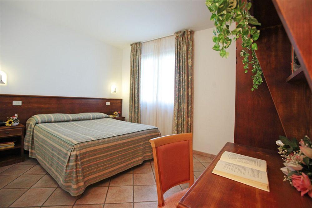 Tris Hotel Orbetello Buitenkant foto