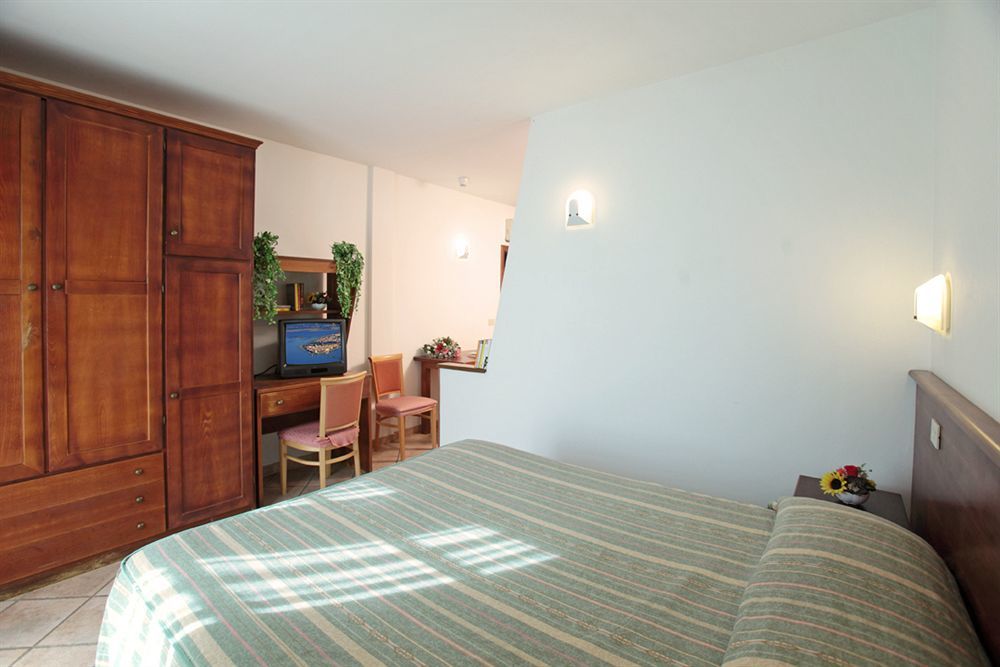 Tris Hotel Orbetello Buitenkant foto