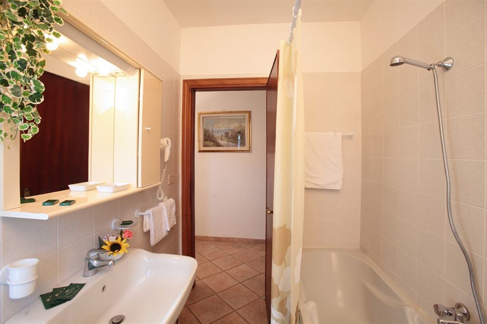 Tris Hotel Orbetello Buitenkant foto