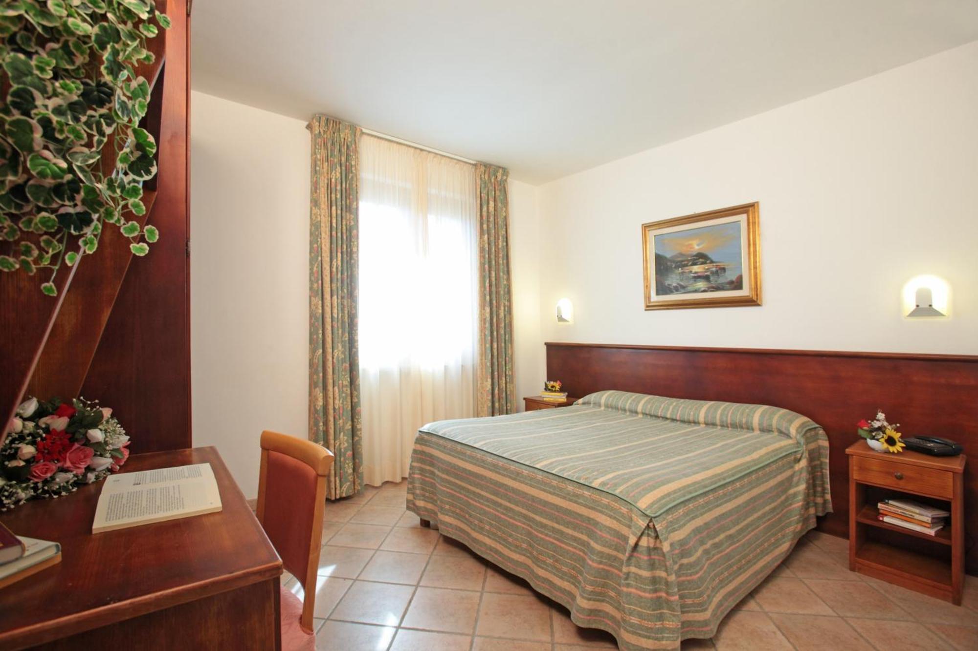 Tris Hotel Orbetello Buitenkant foto