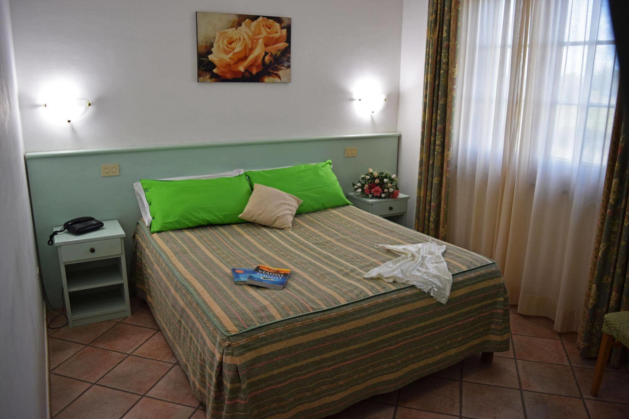 Tris Hotel Orbetello Buitenkant foto