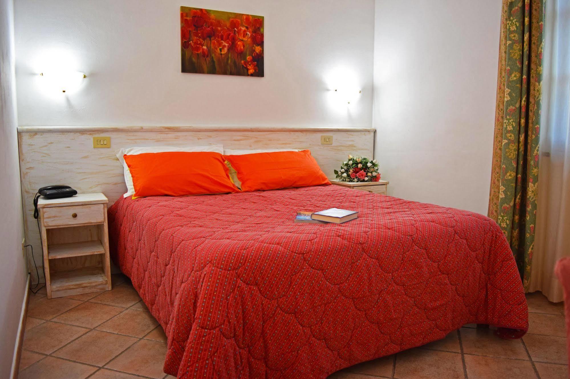 Tris Hotel Orbetello Buitenkant foto