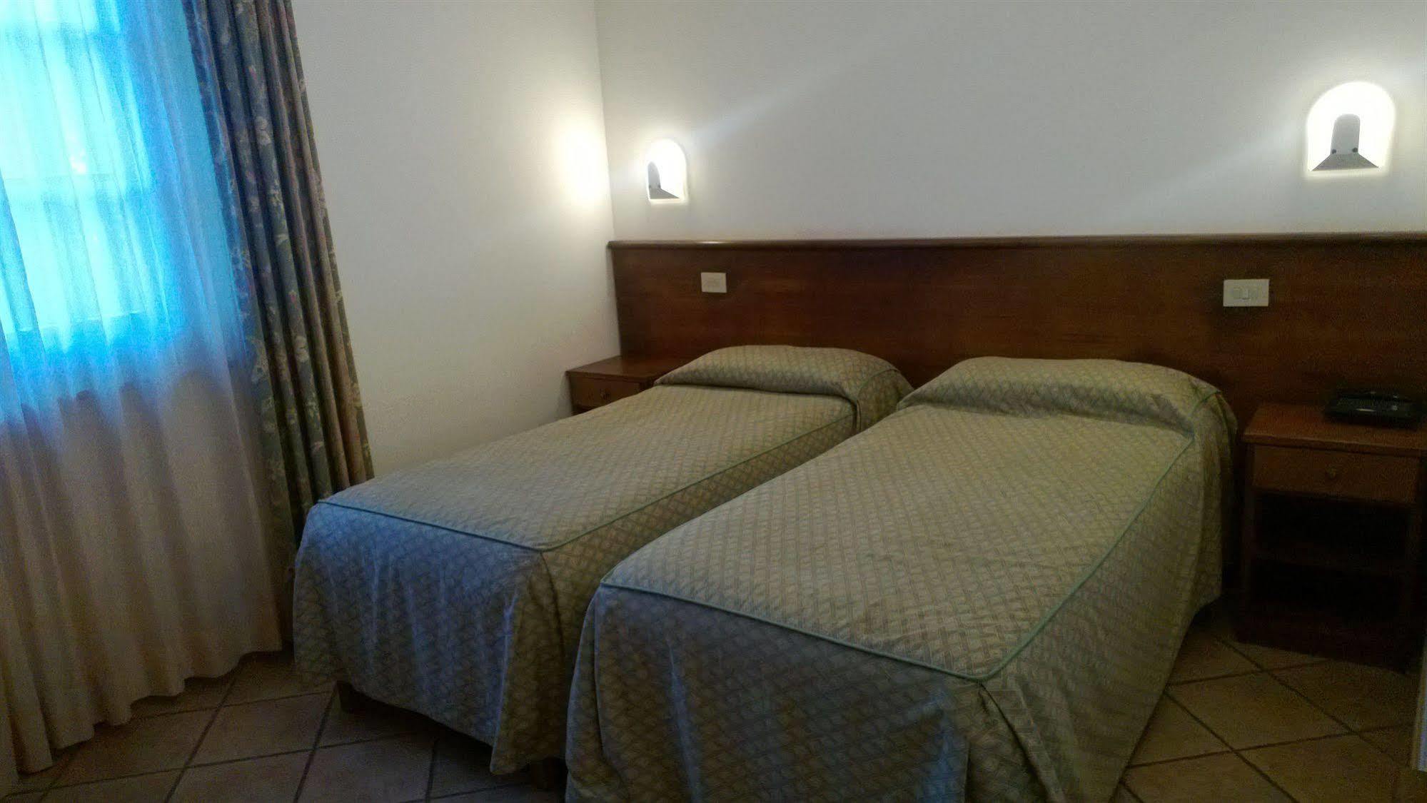 Tris Hotel Orbetello Buitenkant foto